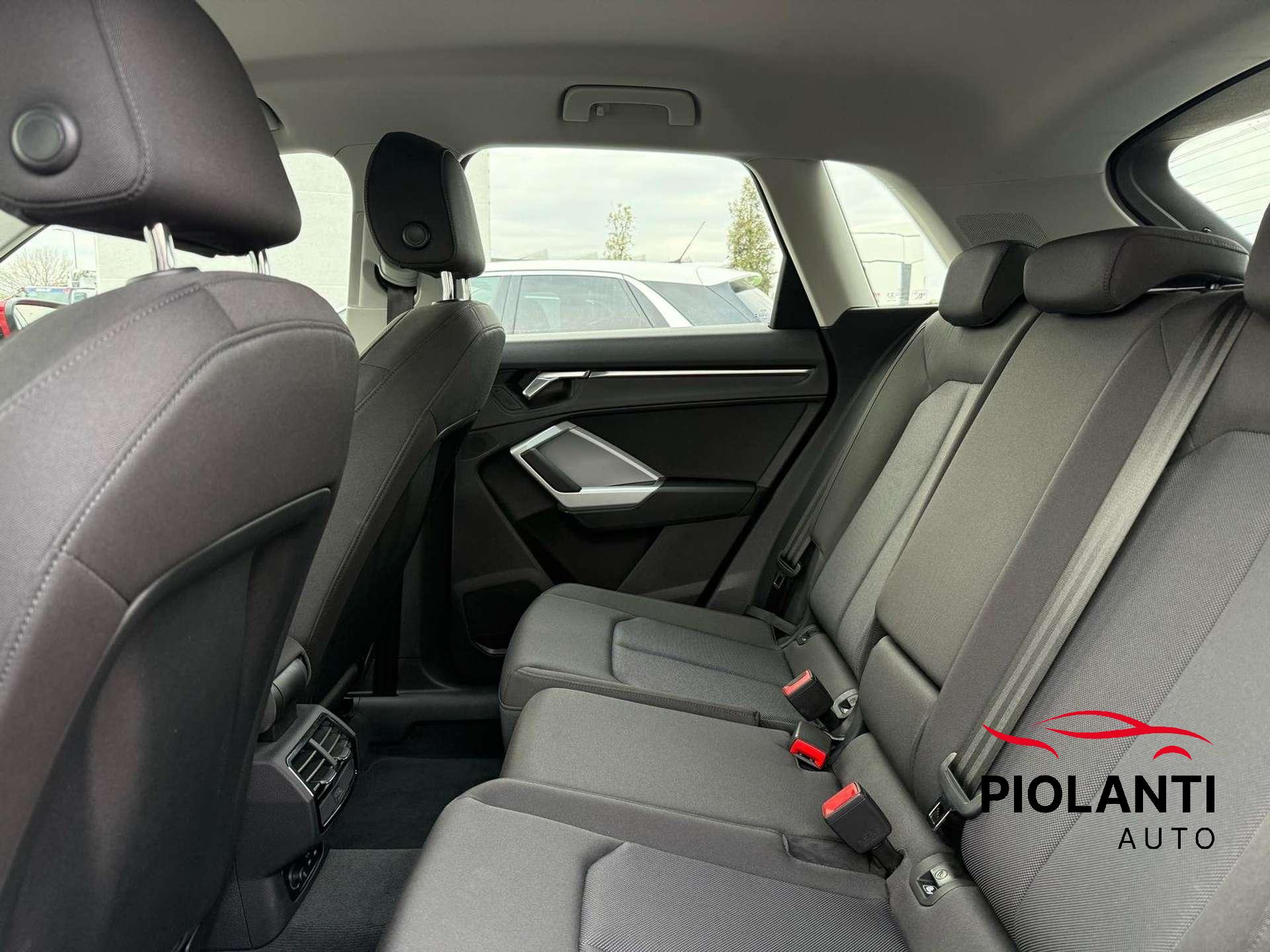 Audi Q3  Q3 35 2.0 tdi Business s-tronic